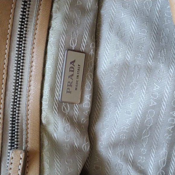 Prada Cuervo tan soft leather shoulder bag. - Picture 10 of 13